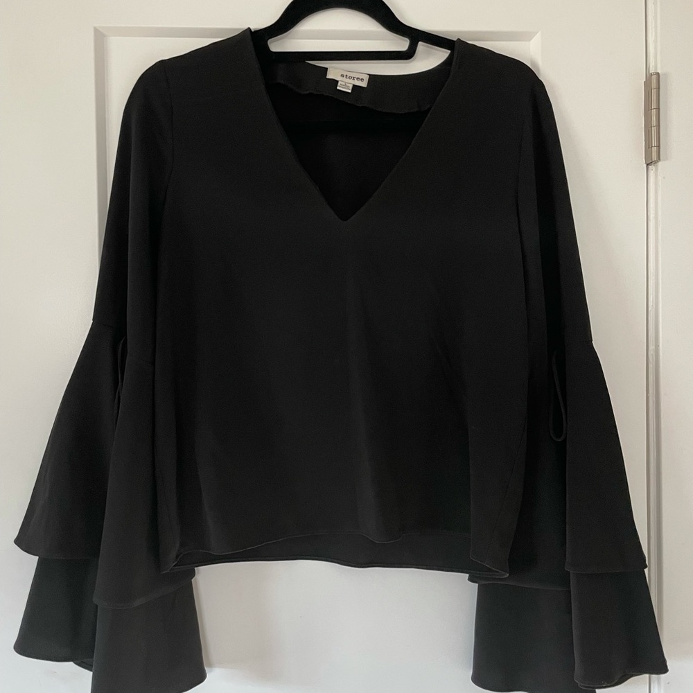 V NECK TIE BELL SLEEVE BLOUSE